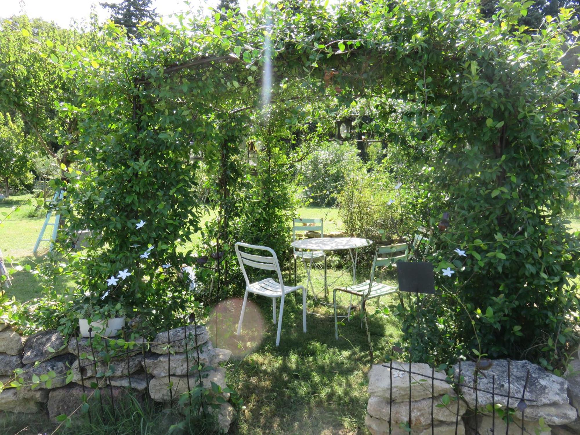 Appartement Dans Mas Provencal Grans Екстериор снимка