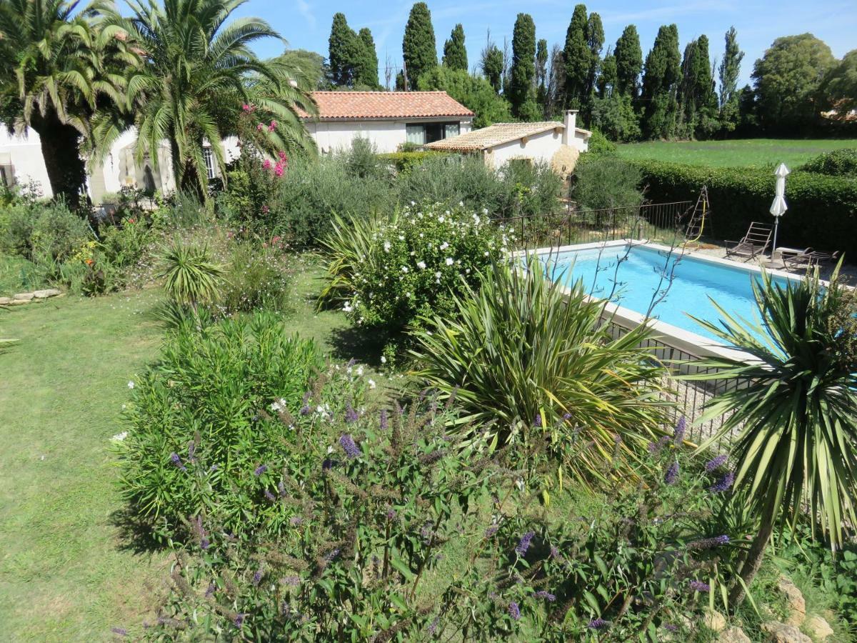Appartement Dans Mas Provencal Grans Екстериор снимка